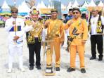 Bupati-Bulungan-serahkan-tropi-01-14102025jpg.jpg