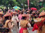 Bupati-Nunukan-Asmin-Laura-ikut-menari-bersama-dtj.jpg