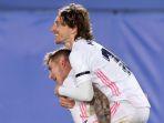 Duo-gelandang-Real-Madrid-Toni-Kroos-dan-Luka-Modric-mesra-saat-bermain-bersama.jpg