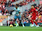 Gelandang-bertahan-Southampton-Romeo-Lavia-saat-bermain-melawan-Liverpool.jpg