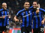Hakan-Calhanoglu-dan-Lautaro-Martinez-Inter-Milan-210822.jpg