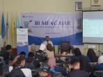 Hasiando-G-Manik-memberikan-pemahaman-tentang-pentingnya-literasi-perekonomian.jpg
