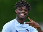 Inter-Milan-resmi-merekrut-Yann-Aurel-Bisseck-150723_3.jpg