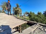 Jembatan-kayu-di-Pantai-Amal-01-07102025jpg.jpg
