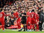 Juergen-Klopp-menarik-keluar-Luis-Diaz-di-laga-Liverpool-vs-Arsenal.jpg