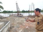 Kepala-Dinas-PUPR-Bulungan-Khairul-saat-meninjau-progres-pembangunan-IPA-Tanjung-Palas.jpg
