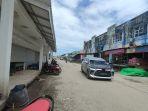 Kondisi-Akses-Jalan-Di-Depan-Pasar-Rakyat-fyj.jpg