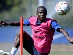 PSG-mengeluarkan-jurus-maut-menggoda-NGolo-Kante.jpg
