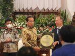 Penghargaan-atas-swasembada-beras-secara-berturut-turut.jpg