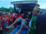 Personel-PMI-Tarakan-tampak-menangani-saat-warga-terjatuh-saat-kebakaran.jpg