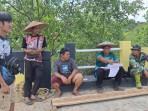 Personel-Satgas-TMMD-ke-126-Kodim-0914-Tana-Tidung-saat-bercengkrama.jpg