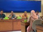 Pertemuan-bersama-pihak-Disdik-dan-guru-di-Ruang-Imbaya-Pemkot-Tarakan-shbg.jpg
