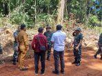 Rombongan-Danrem-092-Maharajalila-meninjau-hasil-pembukaan-akses-jalan-di-Desa-Atap-Nunukan.jpg