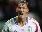 Selebrasi-Francesco-Pio-Esposito-usai-mencetak-gol-pertama-untuk-Italia.jpg