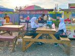 Suasana-stand-pentol-kuah-mercon-UBA-di-Jl-Perintis-dthdg.jpg
