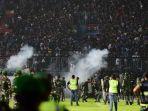 Suporter-Arema-FC-Aremania-turun-ke-stadion.jpg