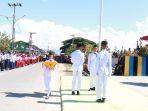 Upacara-pengibaran-bendera-pertama-di-istana-kesultanan-Bulungan-setelah-1949-tjrfmku.jpg