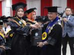 Wali-Kota-Khairul-hadiri-wisuda-UBT-20112025jpg.jpg