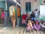 Warga-Kampung-Nelayan-Tanjung-Pasir-menanti-kedatangan-Jokowi-280223.jpg