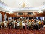 Zainal-A-Paliwang-mengabadikan-momen-foto.jpg