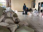 aktivitas-penumpukan-cargo-di-terminal-lama-bandar-udara-internasional-juwata-tarakan.jpg