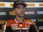 alvaro-bautista-saat-diwawancarai-setelah-fp2-di-sirkuit-buriram.jpg