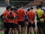 andre-gaspar-gembleng-pemain-borneo-fc-dalam-tc-di-yogyakarta.jpg