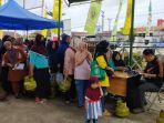 Ibu-ibu di Balikpapan Kejar Mobil Pengangkut Gas, Keliling Pangkalan demi Satu Tabung LPG 3 Kg