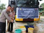 bakti-sosial-dengan-membagikan-air-bersih-kepada-warga.jpg