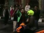 cuplikan-video-postingan-yang-memperlihatkan-seseorang-berjaket-ojol-acungkan-pistol.jpg