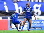 duo-striker-persib-bandung-ciro-alves-dan-david-da-silva-kanan.jpg