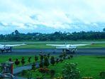 esawat-susi-air-kiri-dan-smart-air-kanan-di-landasan-pacu-bandara-kolonel-ra-bessing-malinau.jpg