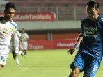 ezra-walian-persib-dan-persebaya-10042021.jpg
