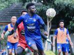 foto-penyerang-arema-fc-abel-camara-saat-latihan.jpg