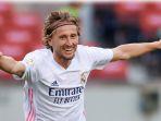 gelandang-senior-real-madrid-luka-modric-25102020.jpg