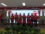 ika-unhas-kaltara-saat-berfoto-dengan-gubernur-kaltara-zainal-paliwang-srht.jpg