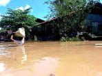 ilustrasi-banjir-di-sejumlah-permukiman-aliran-sungai-mentarang-srgsb.jpg