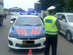 ilustrasi-polantas-dan-mobil-patroli-221021.jpg
