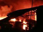 kebakaran-yang-terjadi-di-beringin-jalan-yos-sudarso-kota-tarakan-dgnf.jpg