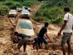 kondisi-jalan-yang-rusak-berat-dari-long-bagun-mahulu-kaltim-menuju-kawasan-sungai-boh.jpg