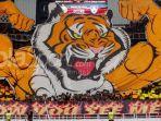 koreografi-pendukung-persija-jakarta-atau-the-jakmania-210921.jpg