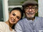 krisdayanti-dan-yuni-shara-saksikan-pemakaman-sang-ayah-lewat-video-call.jpg
