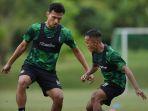 m-sihran-amarullah-kanan-saat-latihan-bareng-borneo-fc-di-yogyakarta.jpg
