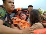 maryani-bibi-reyhan-dan-ibu-reyhan-saat-pertama-kali-melihat-jasad-anaknya.jpg