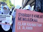 massa-dari-hizbut-tahrir-indonesia-sulawesi-selatan.jpg