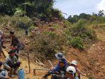 masyarakat-di-krayan-selatan-bersama-tni-polri-melakukan-pembersihan-titik-yang-longsor-kmfu.jpg