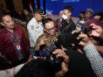 menpan-rb-abdullah-azwar-saat-diwawancara-awak-media.jpg