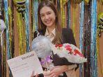 mikha-tambayong-lulus-s2-dari-harvard-university.jpg