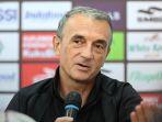 milomir-seslija-saat-press-conference-jelang-laga-pss-sleman-vs-borneo-fc.jpg
