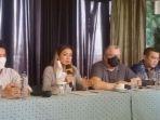 nirina-zubir-mengadakan-konferensi-pers-terkait-kasus-mafia-tanah.jpg
